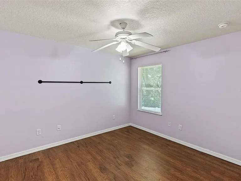 206 E Catawba St — Photo 12