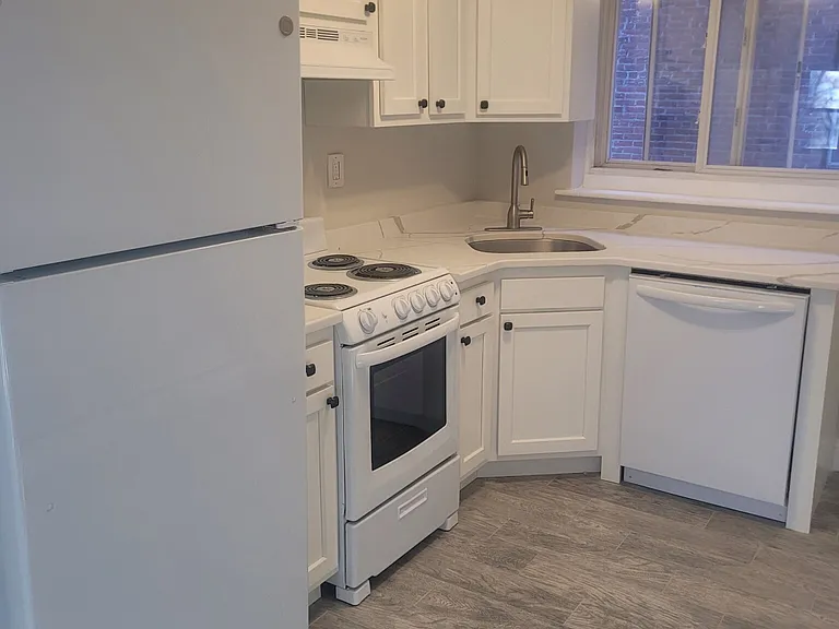 61 Selkirk Rd #5 — Photo 8