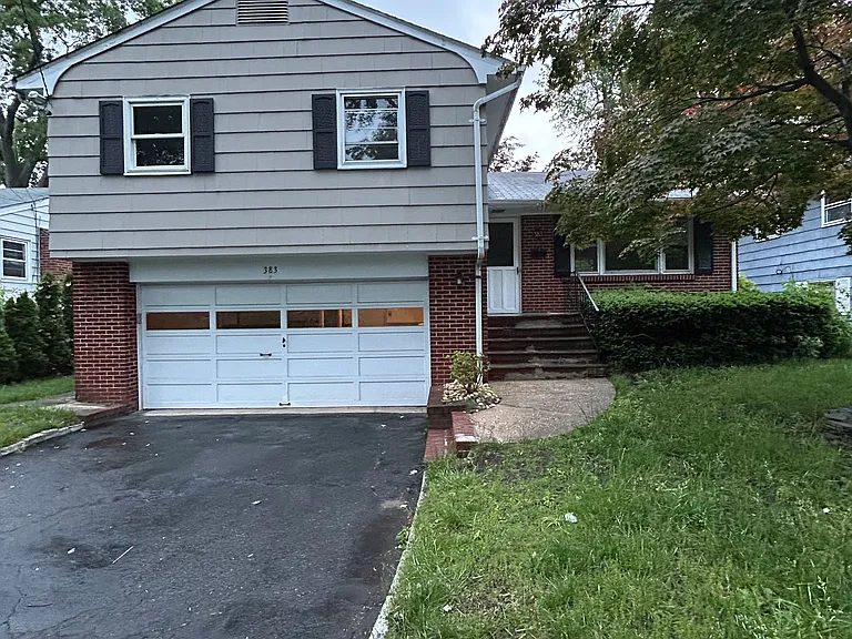 383 Jefferson Ave — Photo 1