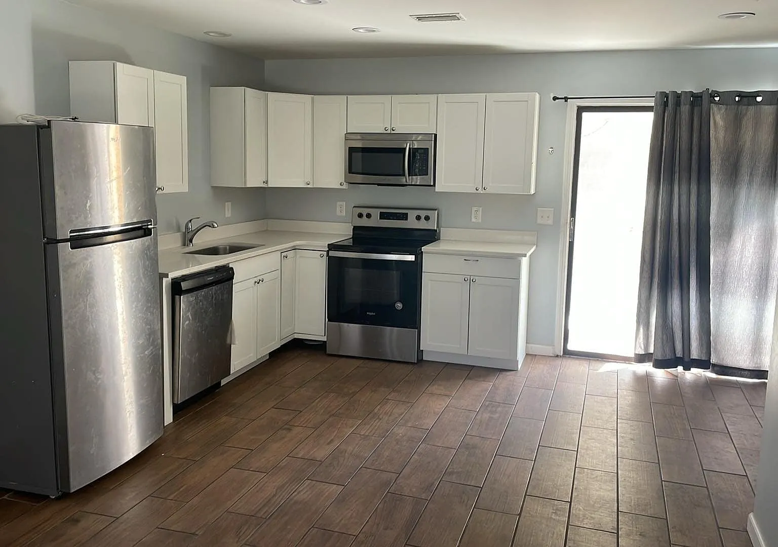 2 bed, 1.5 bath, 1100 sqft, $1,275 — Photo 2