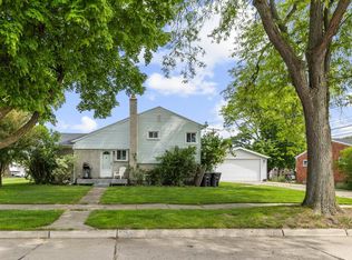 8912 Hubbard St, Livonia, MI 48150