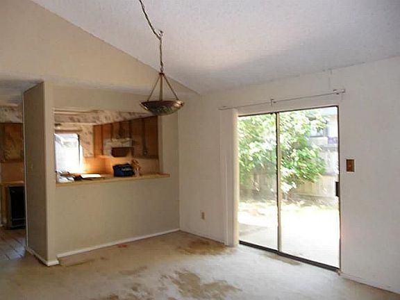 4th image of 558 Harvest Hill St