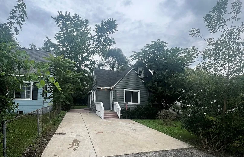 517 Catalpa Dr — Photo 1