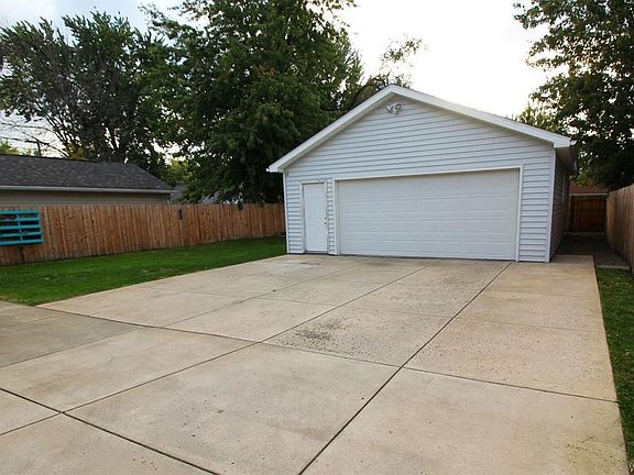 3rd image of 1712 Parker Blvd