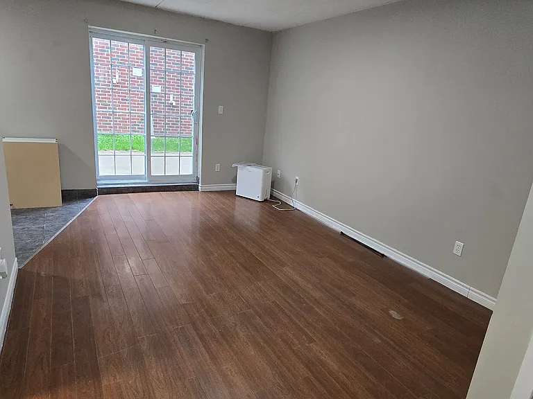 274 Highland Rd E #10 — Photo 3