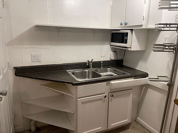 5th image of 106 SE 11th Ave Unit B