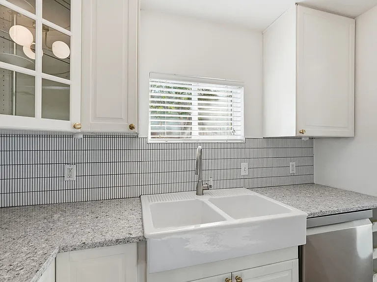1322 W Taylor St — Photo 7