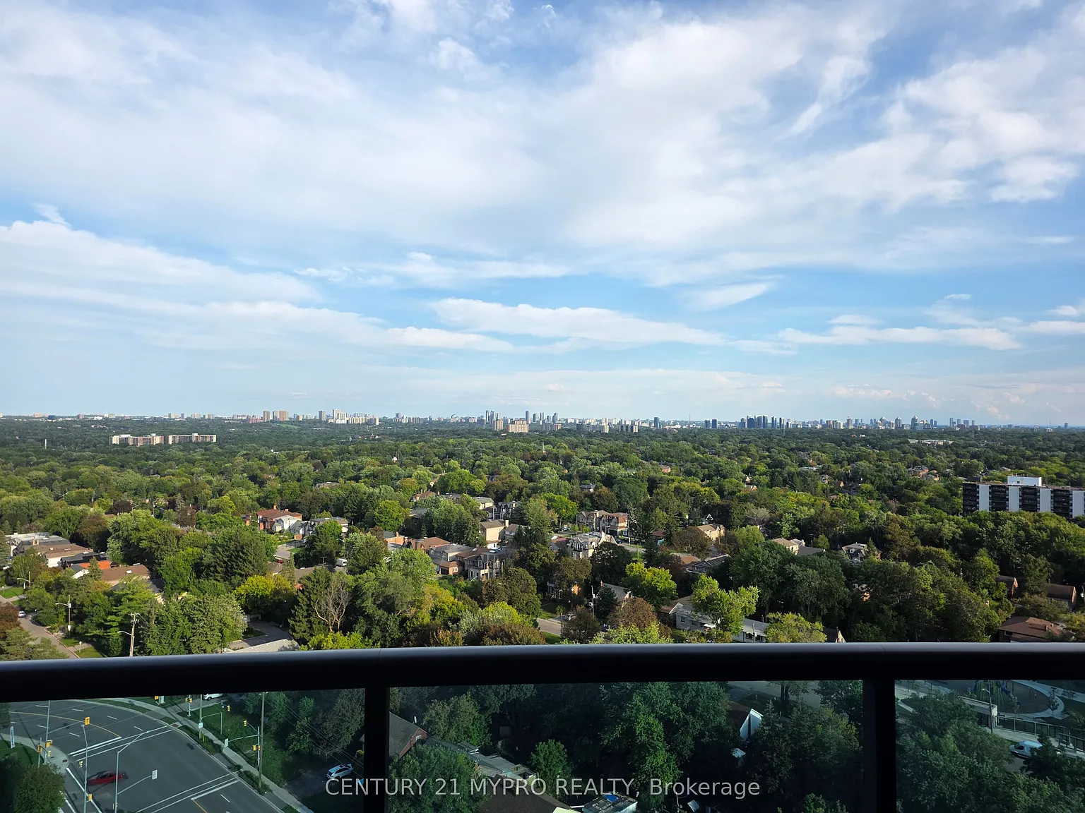 7161 Yonge St — Photo 4