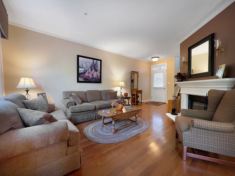 43 Woodview Dr Glen Ellyn IL Zillow