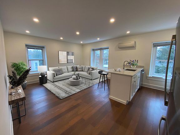 4th image of 152 Sumac St Floor 3