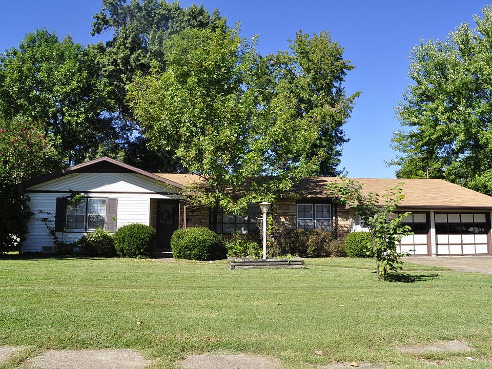 1st image of 913 S Lillian Ave