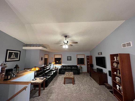 2nd image of 611 Wellington Dr #611