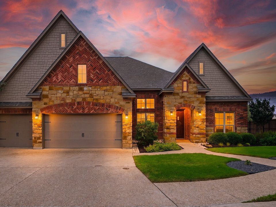 1st image of 210 SHANNON CIR
