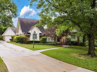 1233 Graylynn Dr, Vestavia Hills, AL 35216