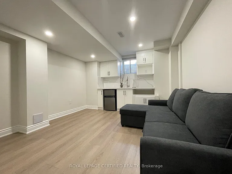 1227 McPhedran Point #2 — Photo 9