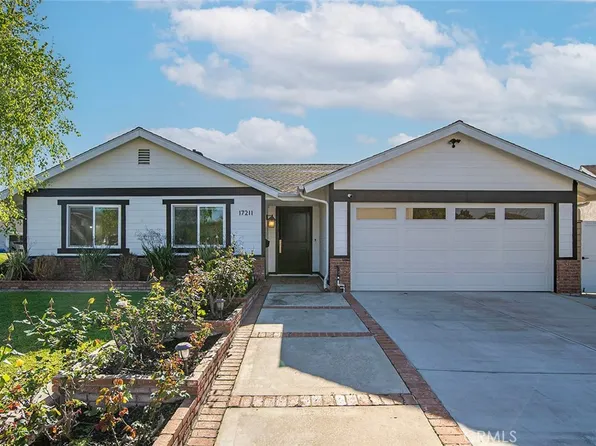 17211 Twain Ln, Huntington Beach, CA 92649