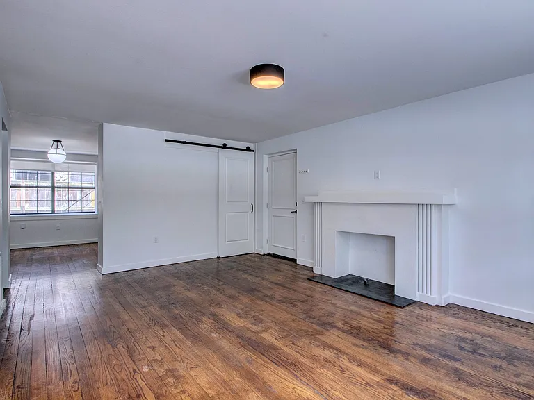 1520 Broadway St — Photo 3