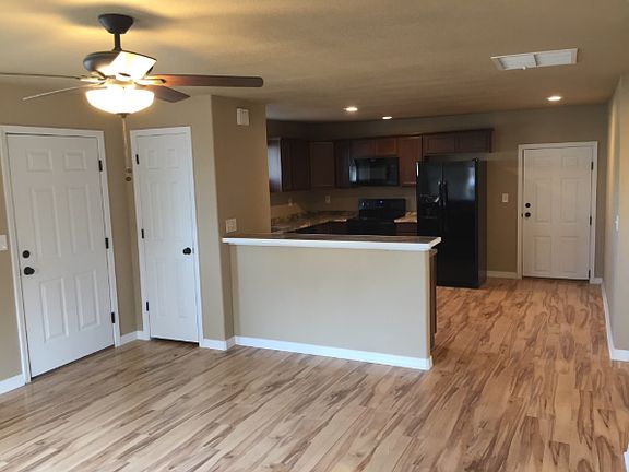 4th image of 203 S Mesa St #B
