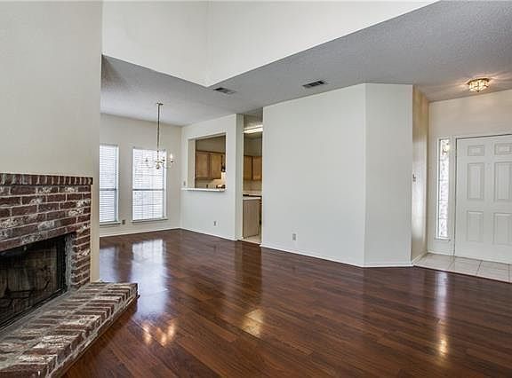 3rd image of 842 Astaire Ave