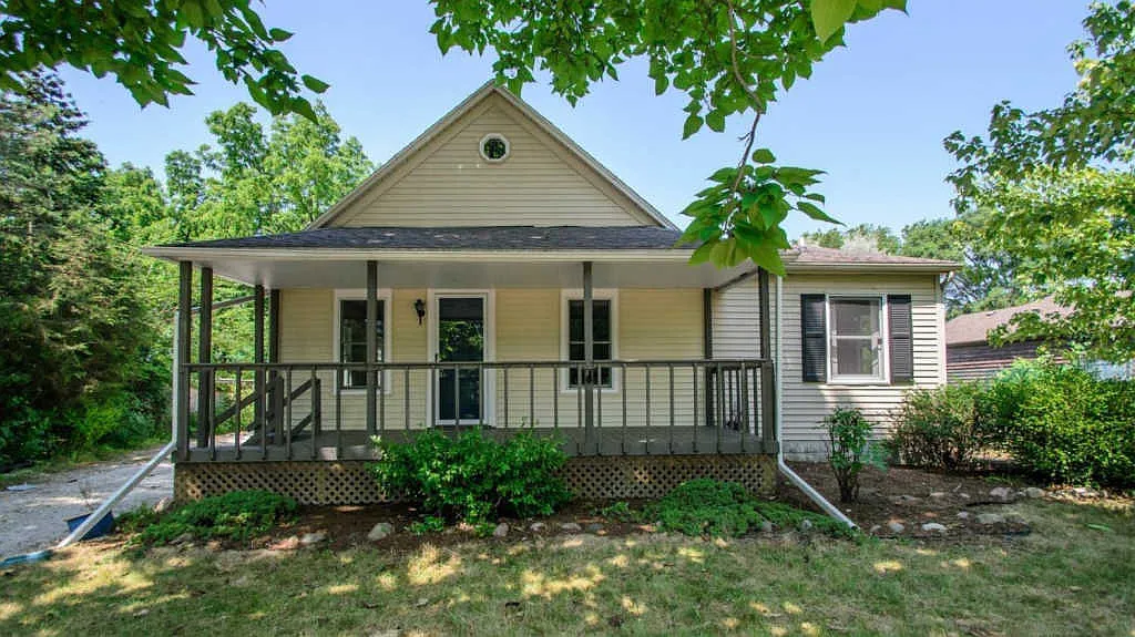 1569 Franklin St photo 1