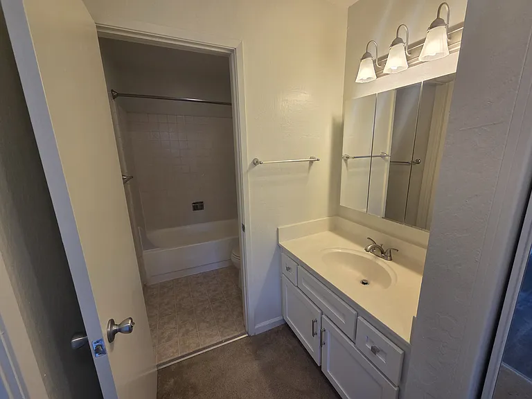 Tropic Sands Apartments — Photo 42