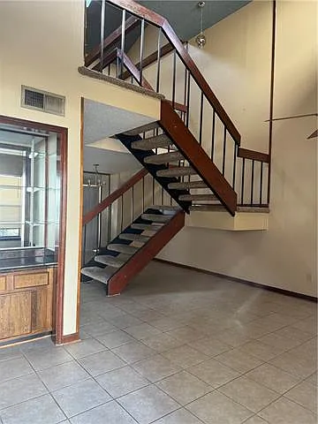 332 Mariners Blvd — Photo 2