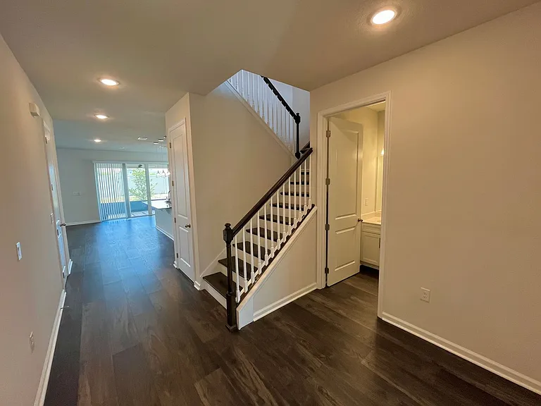 406 Sofia Ln — Photo 3