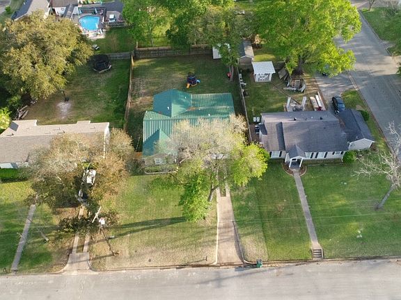 3rd image of 302 McNee Dr