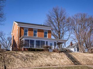807 W 3rd St, Muscatine, IA 52761