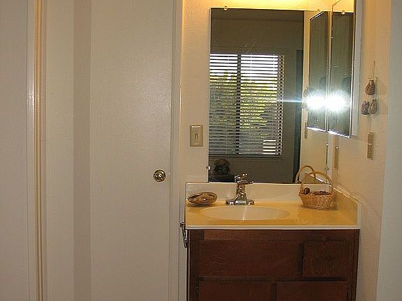 5th image of 866 La Barbera Dr