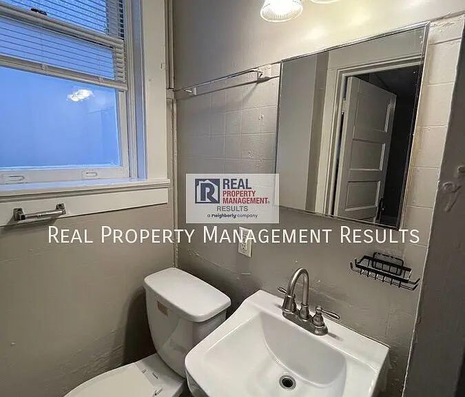 307 SE 2nd St #B — Photo 7