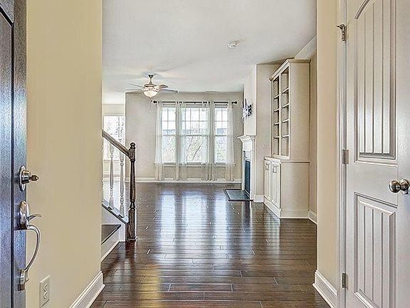3rd image of 126 Acorn Hollow Pl