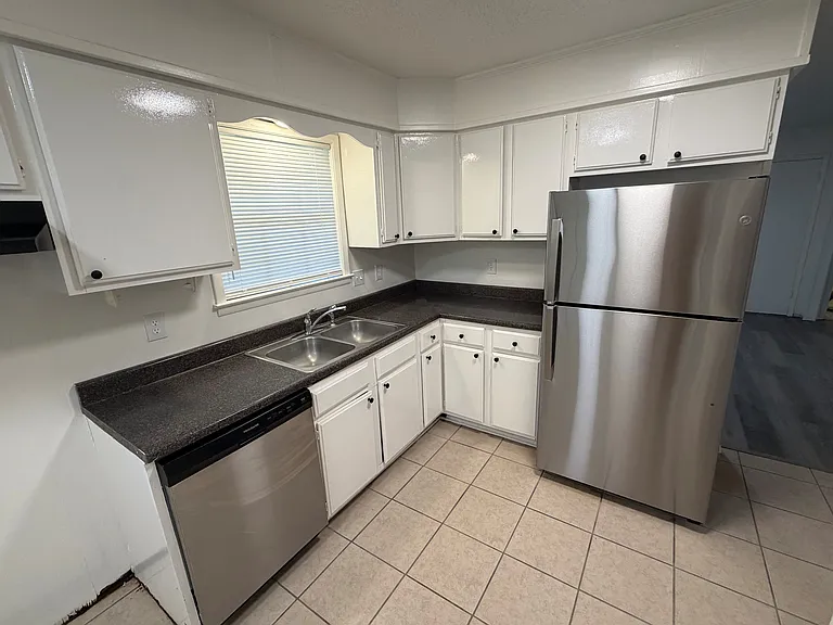 Kitchen, with Stove, Refrigerator and Dishwasher