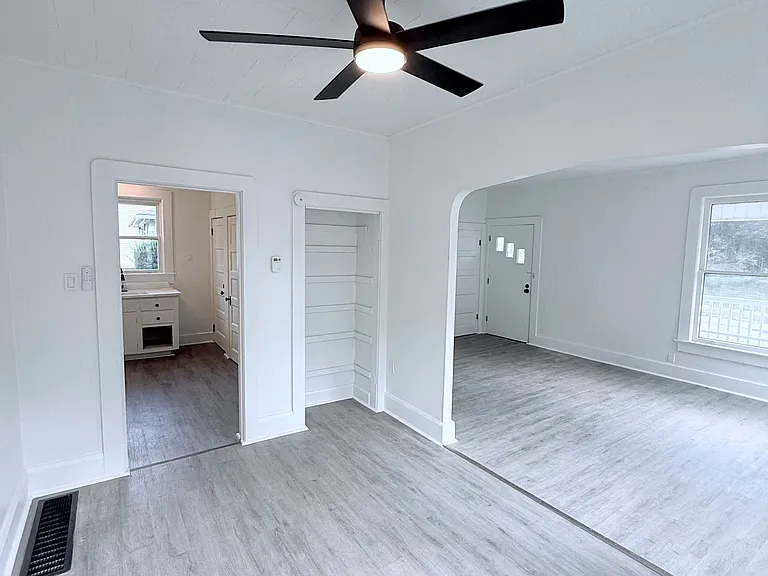 418 Sumner Ave — Photo 16