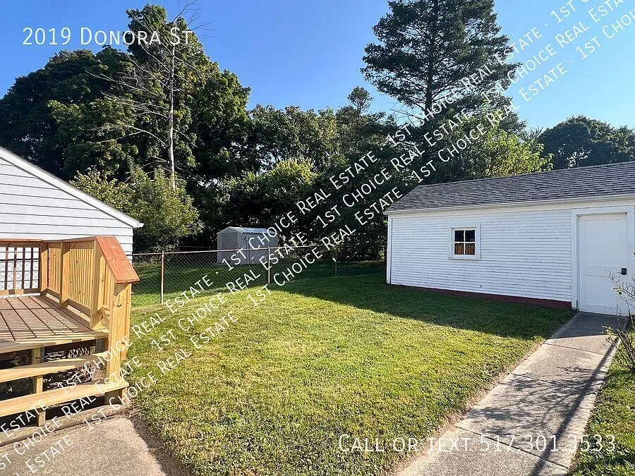 Cozy 2-Bdr 1-Bth House W/ Fenced Yard & Garage — Photo 2
