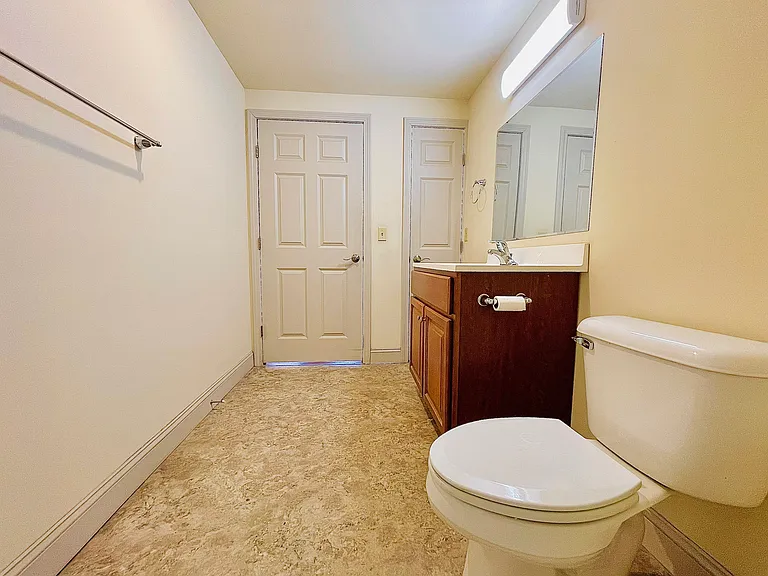 191 College St #303 — Photo 37