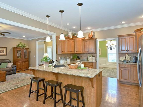 4th image of 3466 Forestdale Dr