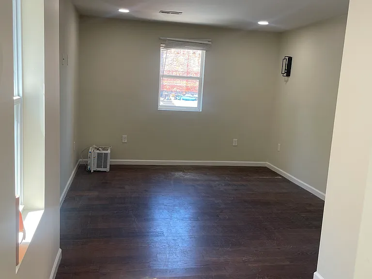 1600 W Baltimore St #1 — Photo 4