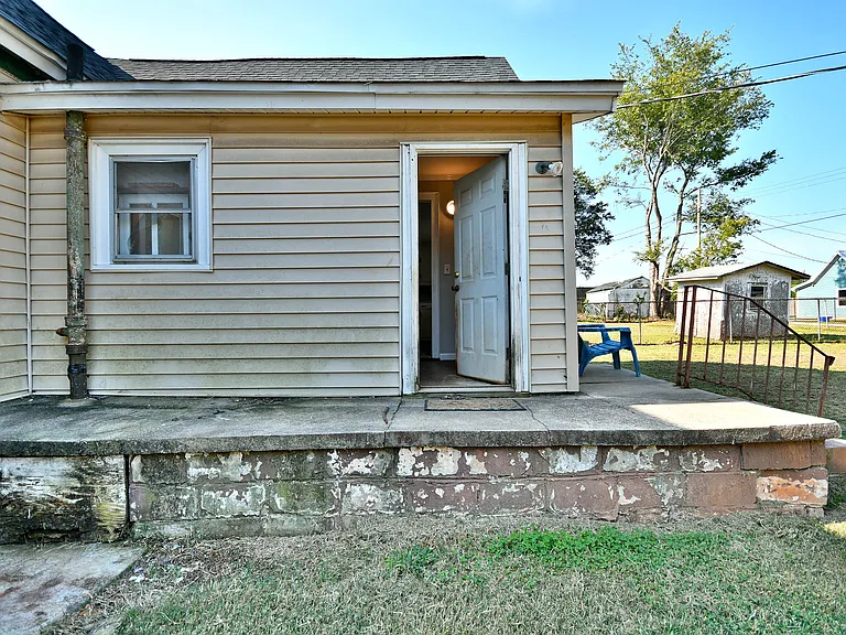 81 Wallace St — Photo 52