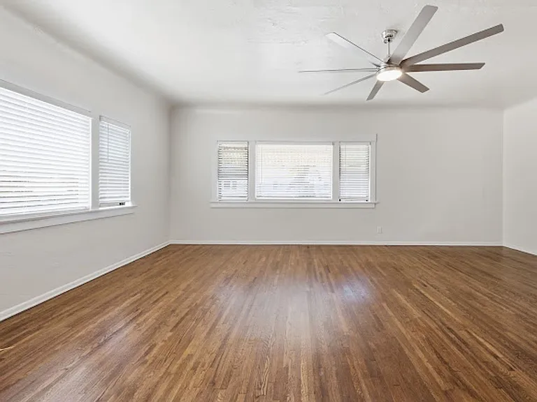 3234 E Broadway — Photo 11