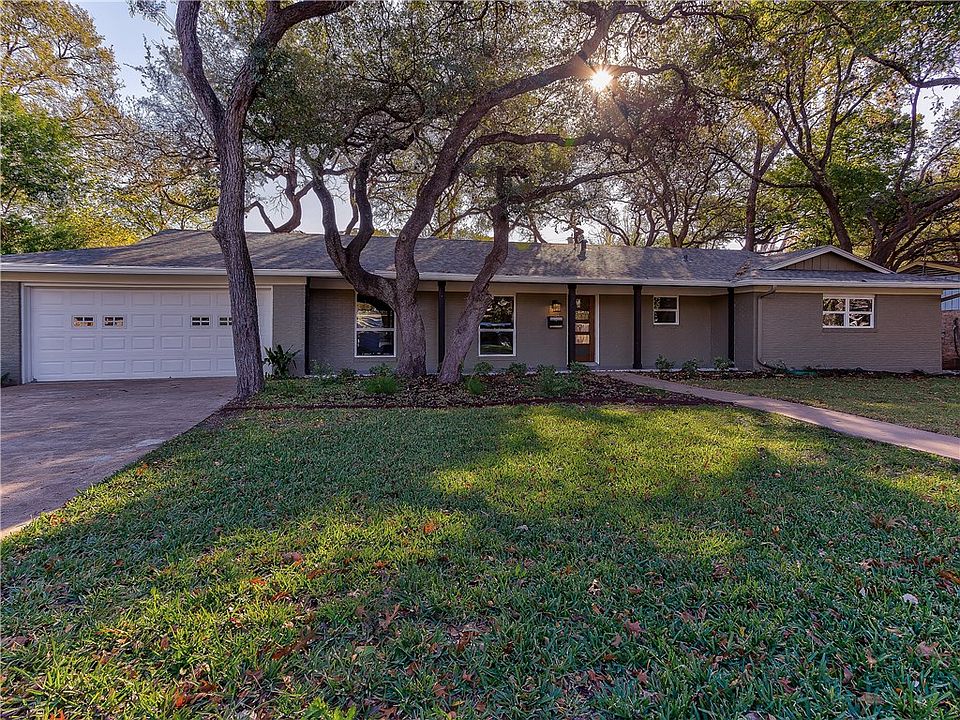 1st image of 5915 Bullard Dr