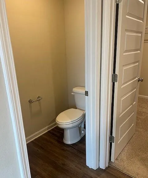 1718 Calgary Dr W — Photo 17