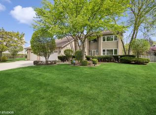 1911 Twin Oaks Ct, Buffalo Grove, IL 60089