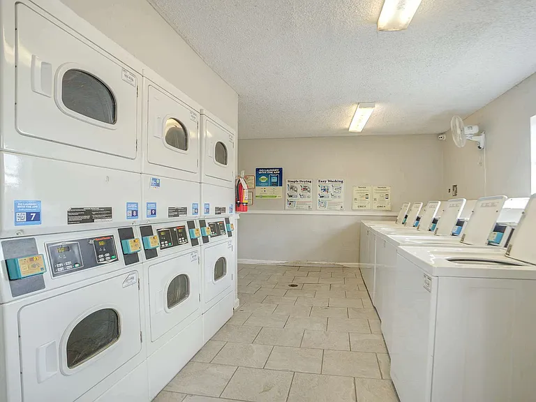 Ashford Santa Fe Laundry Room