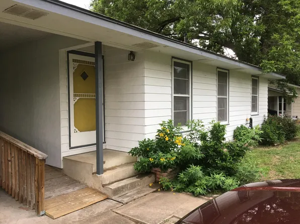 1104 Wallace St, Taylor, TX 76574