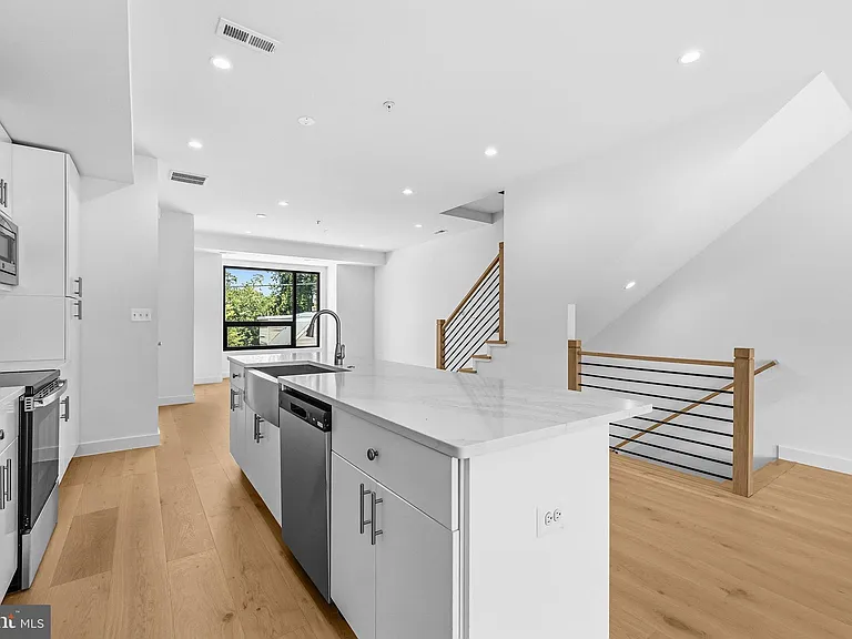 2530 B Elvans Rd SE — Photo 10