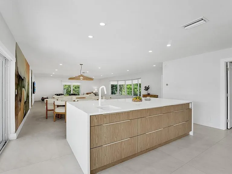 5581 NE 31st Ave — Photo 13
