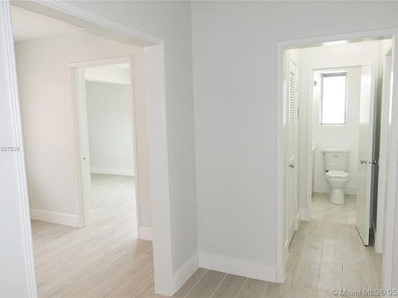 5th image of 8430 Crespi Blvd #8430