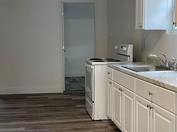 5th image of 1008 E Waters Ave