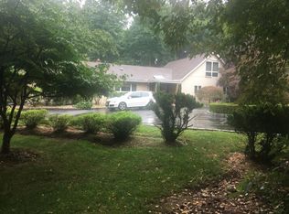 41 Old House Ln, Port Washington, NY 11050